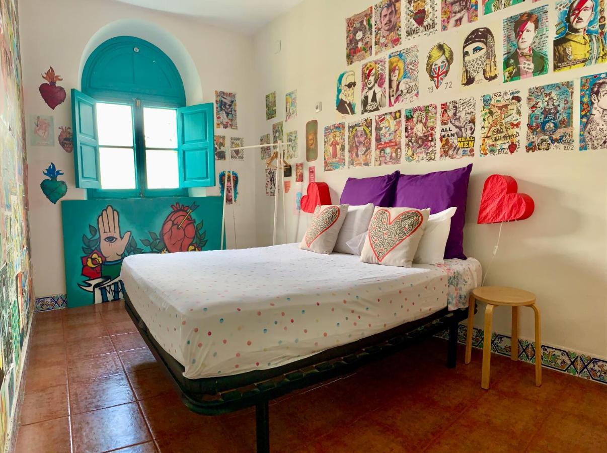 Sevilla Kitsch Hostel Art Ngoại thất bức ảnh