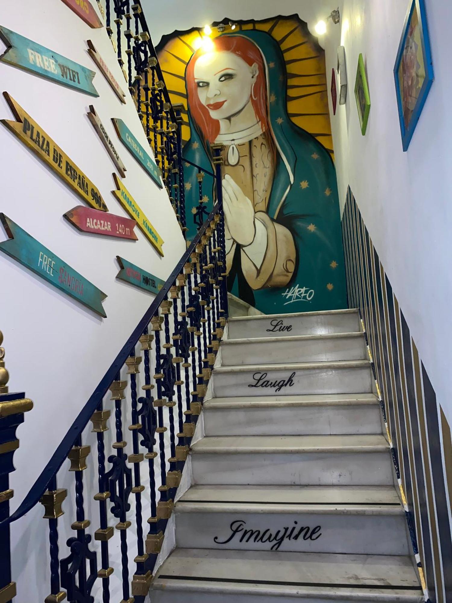 Sevilla Kitsch Hostel Art Ngoại thất bức ảnh