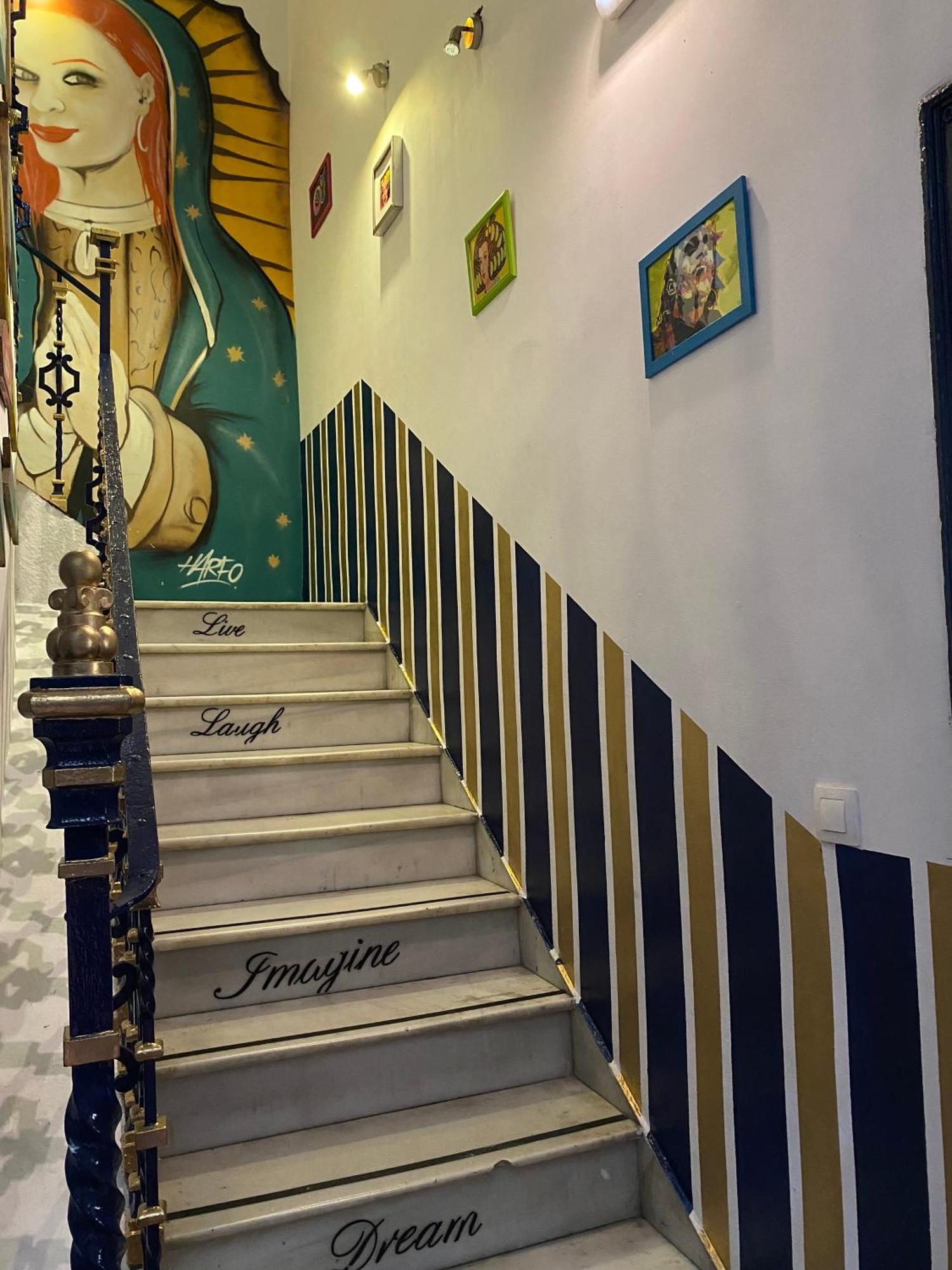 Sevilla Kitsch Hostel Art Ngoại thất bức ảnh