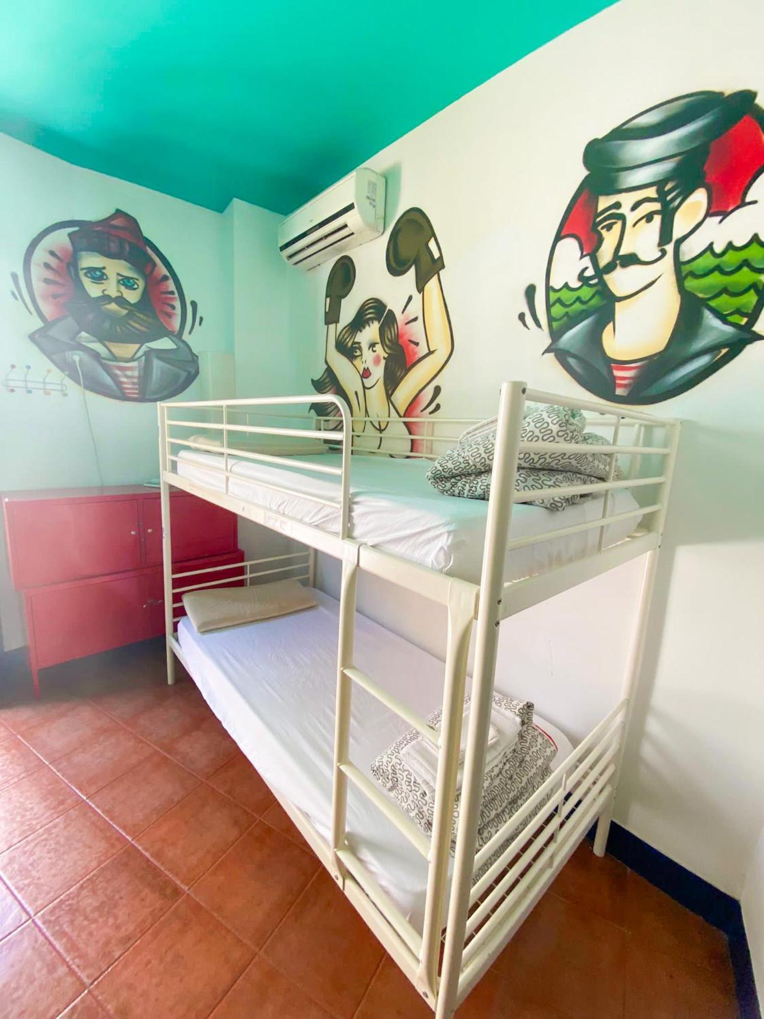 Sevilla Kitsch Hostel Art Phòng bức ảnh